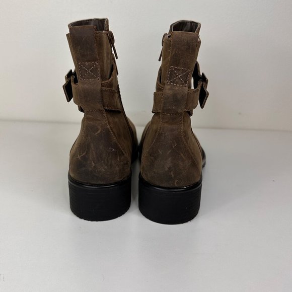 Clarks Womens Brown Leather Ankle Boots Size 7.5 With Zipper and Buckle Detail - Picture 4 of 8